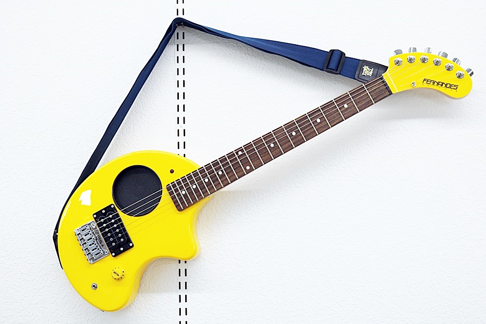 FERNANDES ZO-3'2000 アンプ内蔵ギター-